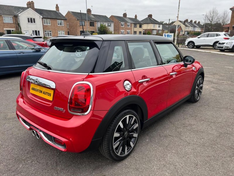 MINI HATCH
