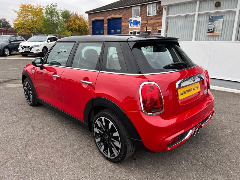 MINI HATCH