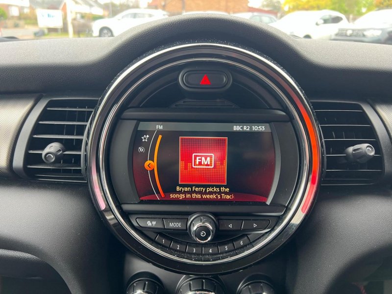 MINI HATCH