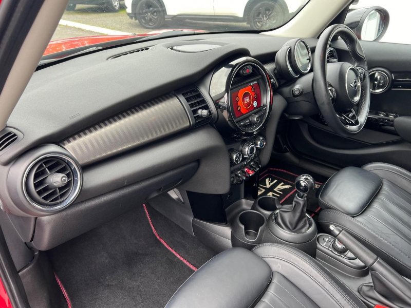 MINI HATCH