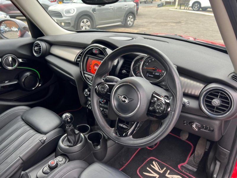 MINI HATCH